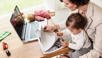 Como empresas podem apoias mulheres na maternidade?